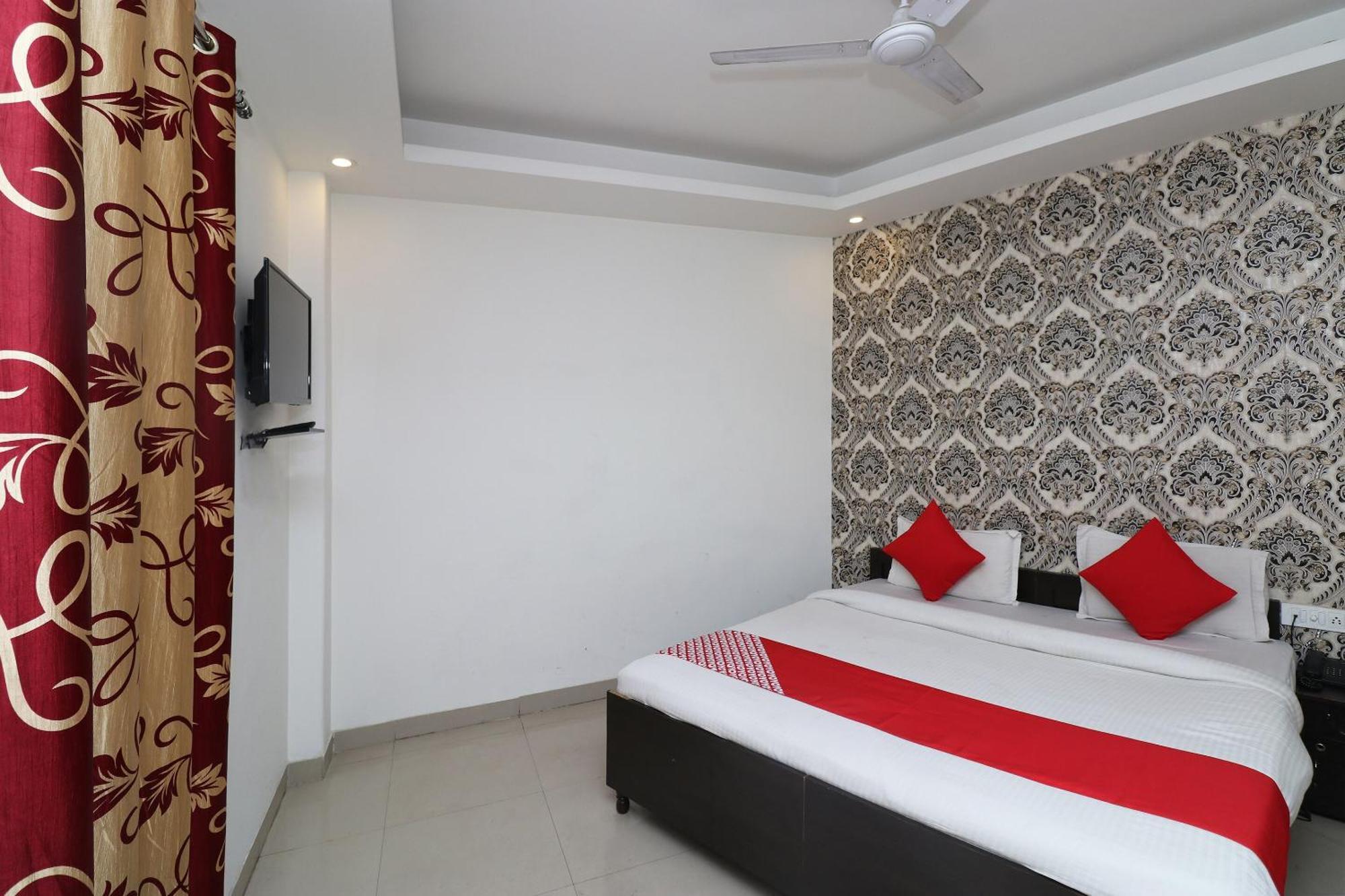 โอโย 11384 โฮเทล ไดมอนด์ สตาร์ Hotel นิวเดลี ภายนอก รูปภาพ