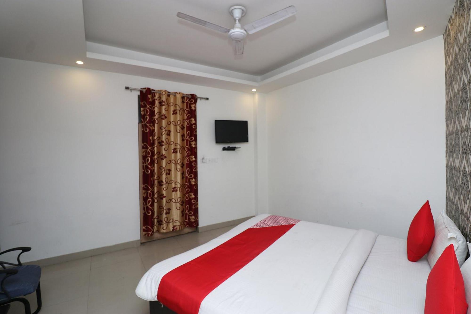 โอโย 11384 โฮเทล ไดมอนด์ สตาร์ Hotel นิวเดลี ภายนอก รูปภาพ
